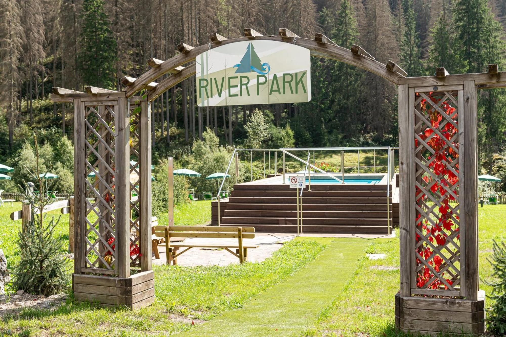 Hotel Diamant Park Campitello di Fassa Esterno foto