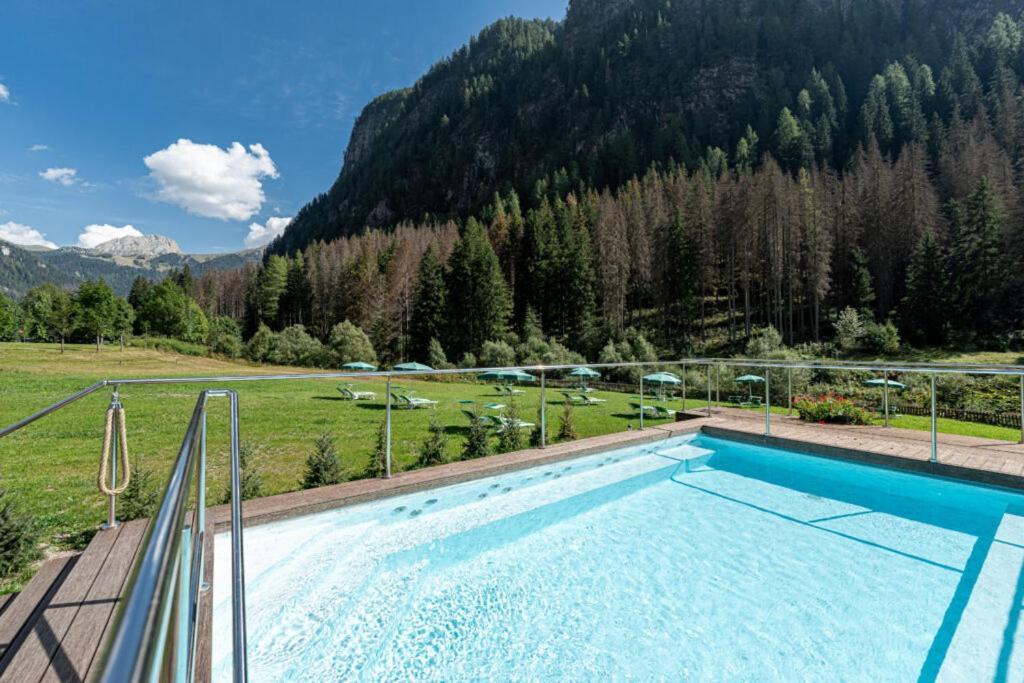 Hotel Diamant Park Campitello di Fassa Esterno foto