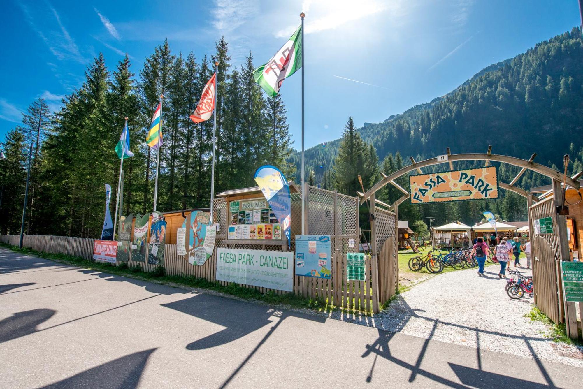 Hotel Diamant Park Campitello di Fassa Esterno foto