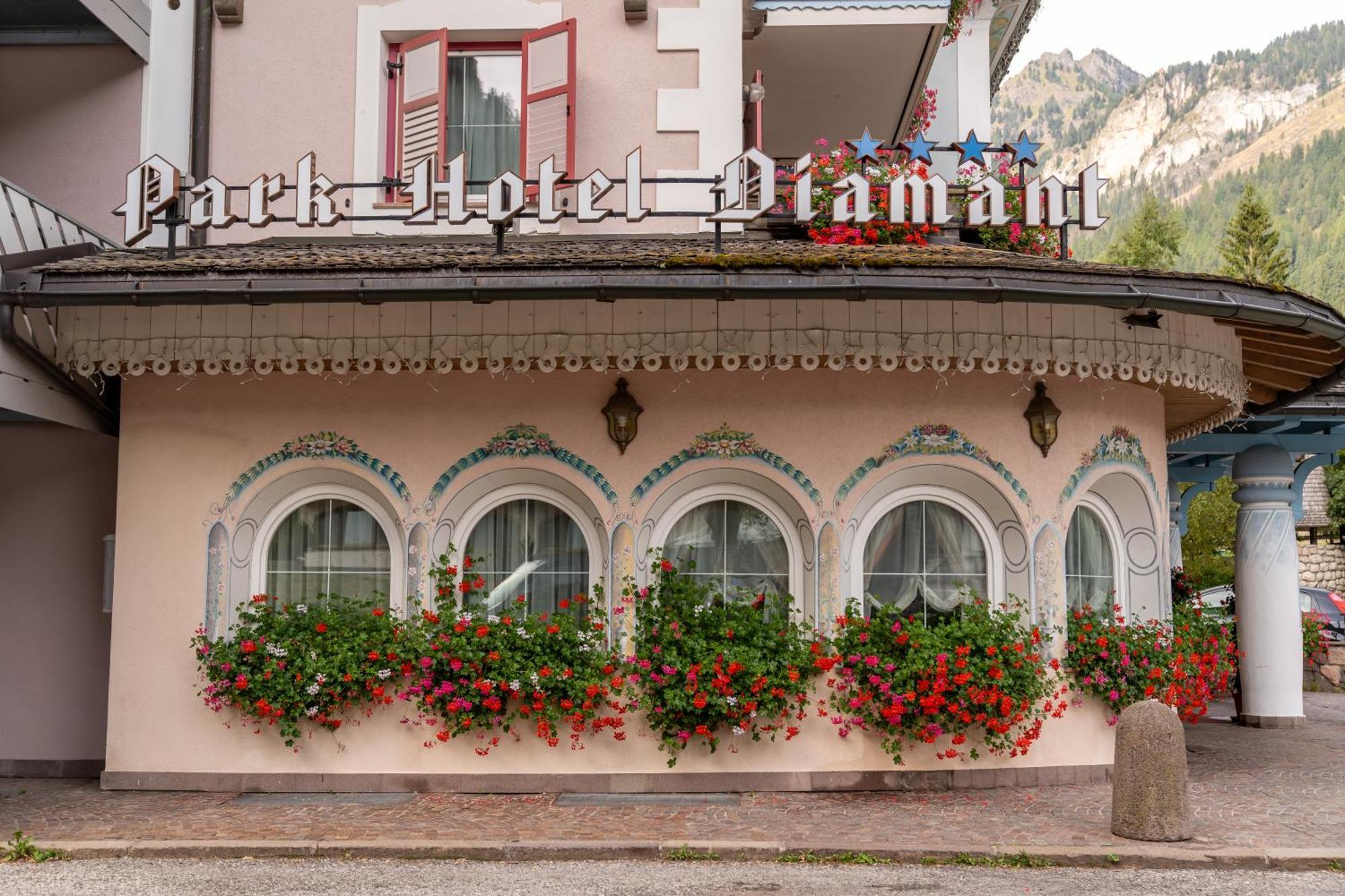 Hotel Diamant Park Campitello di Fassa Esterno foto