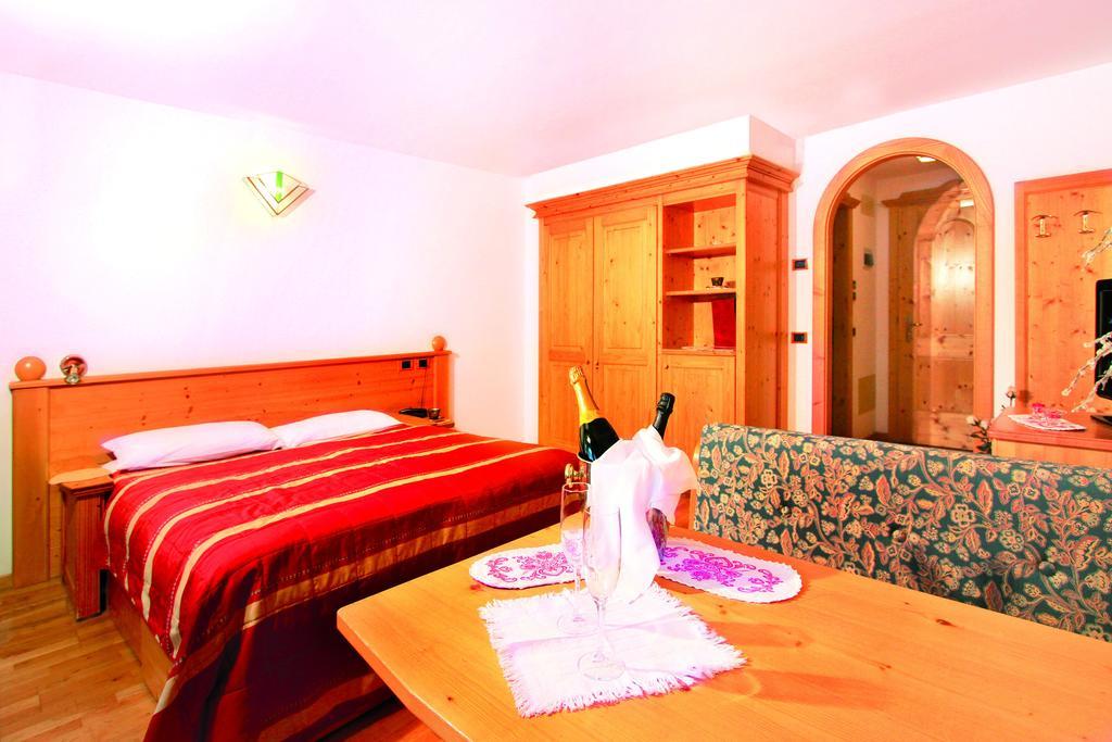 Hotel Diamant Park Campitello di Fassa Esterno foto